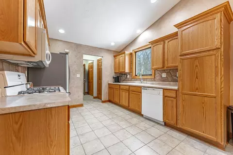 364 Corkhill Ct, Lake Summerset, IL 61019 photo 12