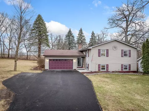 Exterior - 372 Orleans Dr, Lake Summerset, IL 61019 photo 7 of 9