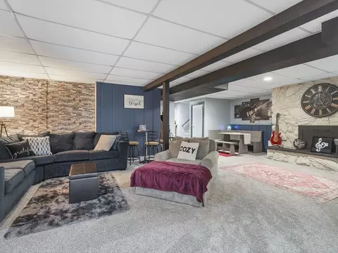 Living - 372 Orleans Dr, Lake Summerset, IL 61019 photo 5 of 6