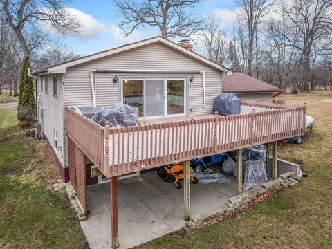 Exterior - 372 Orleans Dr, Lake Summerset, IL 61019 photo 4 of 9
