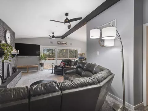 Living - 372 Orleans Dr, Lake Summerset, IL 61019 photo 4 of 6