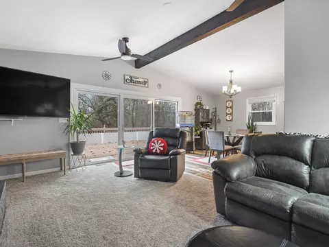 Living - 372 Orleans Dr, Lake Summerset, IL 61019 photo 3 of 6