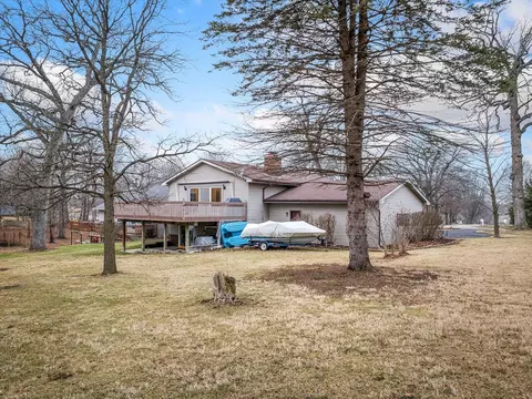 Exterior - 372 Orleans Dr, Lake Summerset, IL 61019 photo 2 of 9