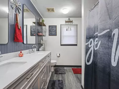 Bath - 372 Orleans Dr, Lake Summerset, IL 61019 photo 1 of 2