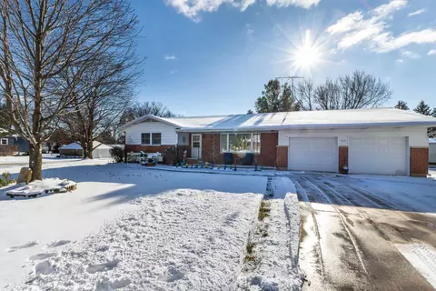 705 Galena Ave, Warren, IL 61087