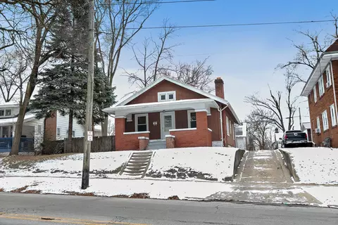 1220 N Rockton Ave, Rockford, IL 61101
