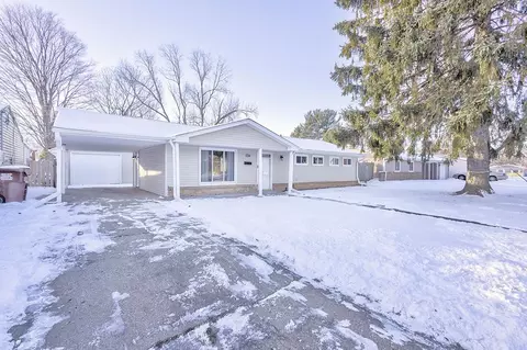 4007 Highcrest Rd, Rockford, IL 61107