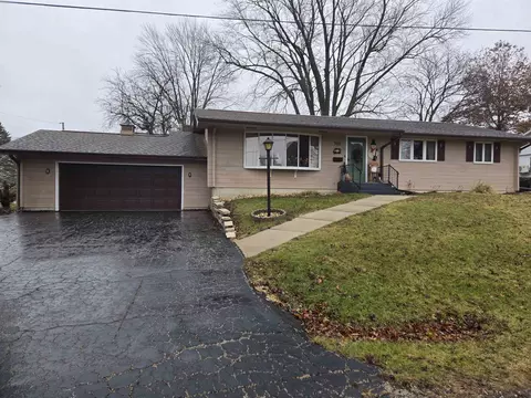 302 S Barber St, Polo, IL 61064