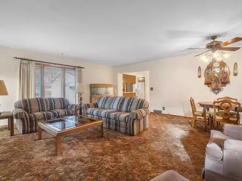 Living - 303 E Washington St, Durand, IL 61024 photo 3 of 9