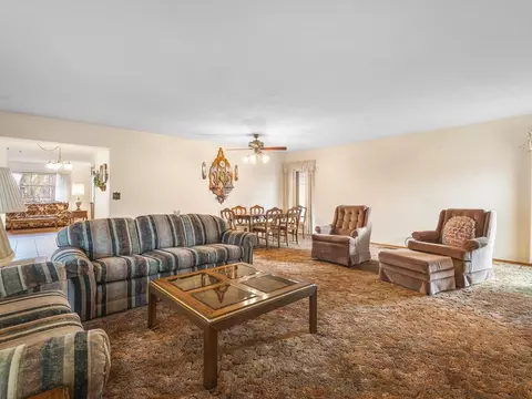 Living - 303 E Washington St, Durand, IL 61024 photo 4 of 9