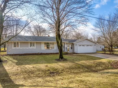 Exterior - 303 E Washington St, Durand, IL 61024 photo 5 of 8