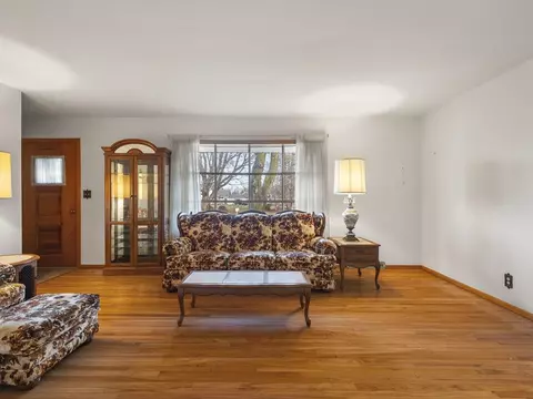 Living - 303 E Washington St, Durand, IL 61024 photo 7 of 9