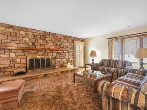 Living - 303 E Washington St, Durand, IL 61024 photo 1 of 9