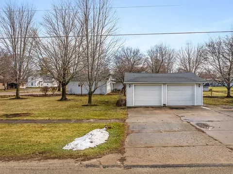 Exterior - 303 E Washington St, Durand, IL 61024 photo 1 of 8