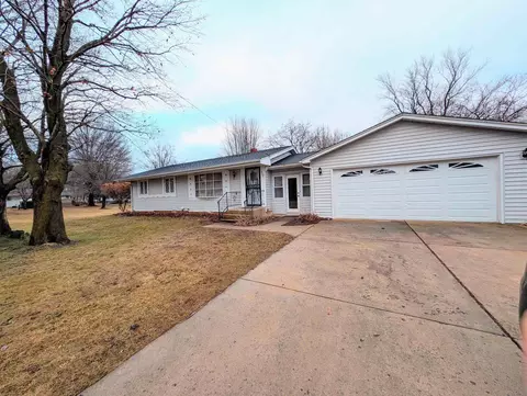 303 E Washington St, Durand, IL 61024
