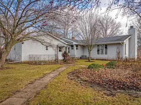 Exterior - 303 E Washington St, Durand, IL 61024 photo 4 of 8