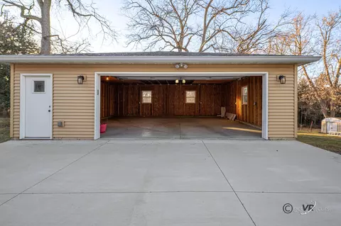 34 N Bailey Ave, Freeport, IL 61032 photo 36