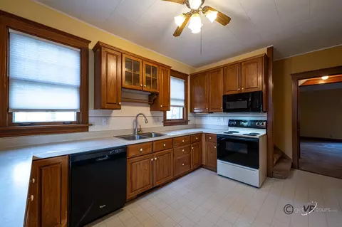 34 N Bailey Ave, Freeport, IL 61032 photo 14