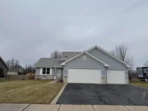 906 Meadow Ln, Winnebago, IL 61088