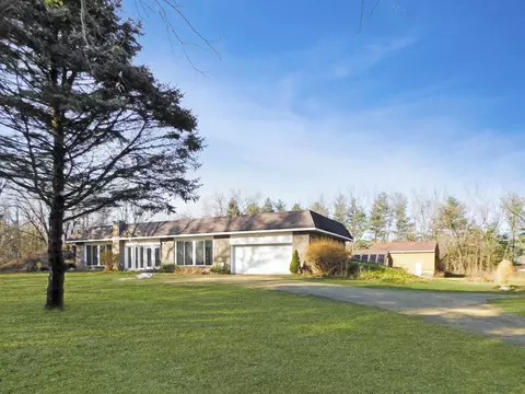 4075 W Rockton Rd, Rockton, IL 61072