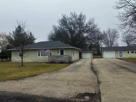 36 W Adams St, Milledgeville, IL 61051