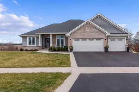 480 Burled Wood Dr, Poplar Grove, IL 61065