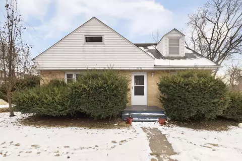2221 Oaklawn Ave, Rockford, IL 61107