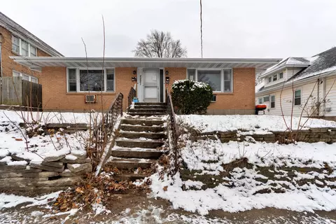 2221 Broadway, Rockford, IL 61104