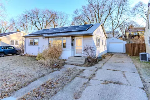 2328 Ohio Pkwy, Rockford, IL 61108