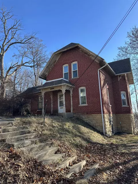 15 Mulberry St, Savanna, IL 61074