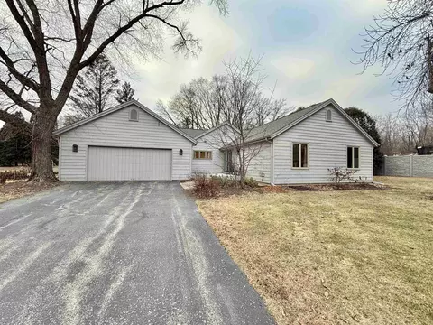 6009 Sorrel Tree Rd, Rockford, IL 61107