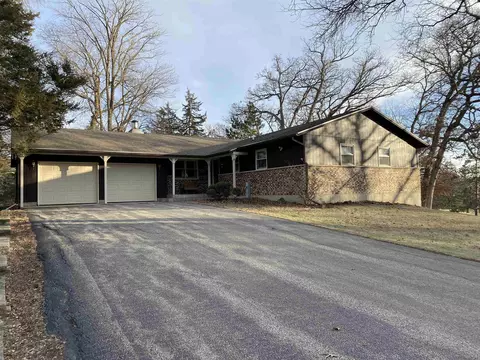 5735 Charolaise Dr, Cedarville, IL 61013