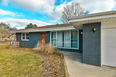 8001 Cameo Dr, Machesney Park, IL 61115