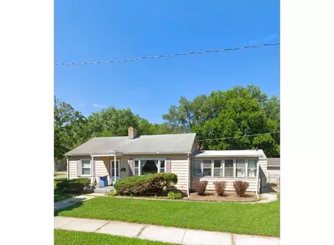 2004 Elmwood St, Rockford, IL 61101
