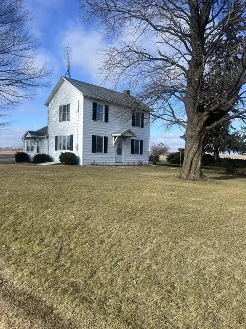 6734 N Flansburg Rd, Lena, IL 61048