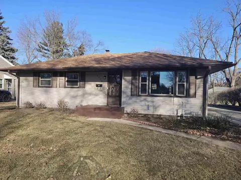 4724 Cleveland Ave, Rockford, IL 61108