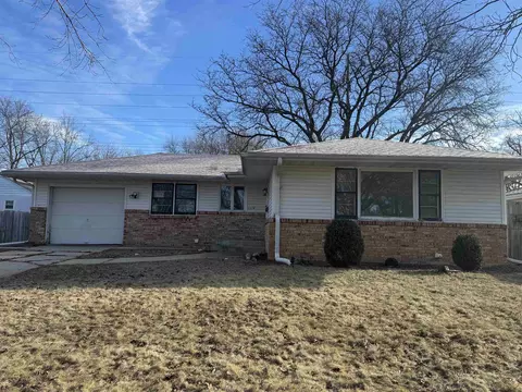 2508 Skokie Dr, Rockford, IL 61108