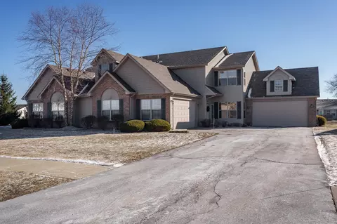 7285 Rolling Hills Ln, Machesney Park, IL 61115