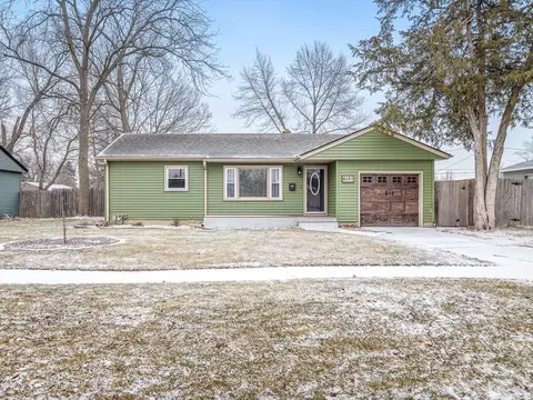 6121 Walker Ave, Loves Park, IL 61111