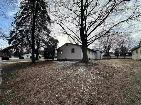 1400 Mark Dr, Freeport, IL 61032 photo 7