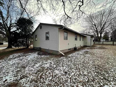 1400 Mark Dr, Freeport, IL 61032 photo 8