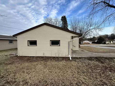 1400 Mark Dr, Freeport, IL 61032 photo 11