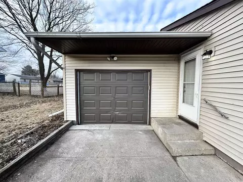 1400 Mark Dr, Freeport, IL 61032 photo 12