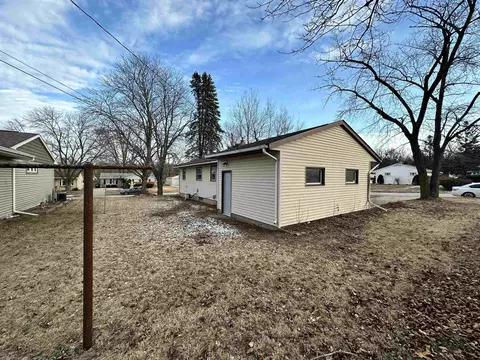 1400 Mark Dr, Freeport, IL 61032 photo 10