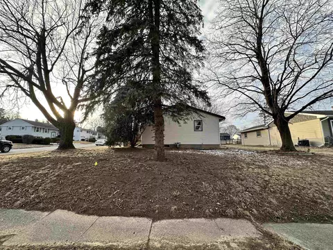 1400 Mark Dr, Freeport, IL 61032 photo 5