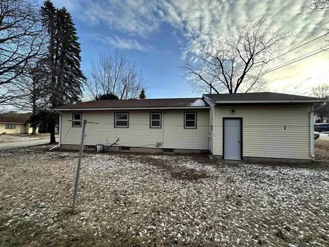1400 Mark Dr, Freeport, IL 61032 photo 9