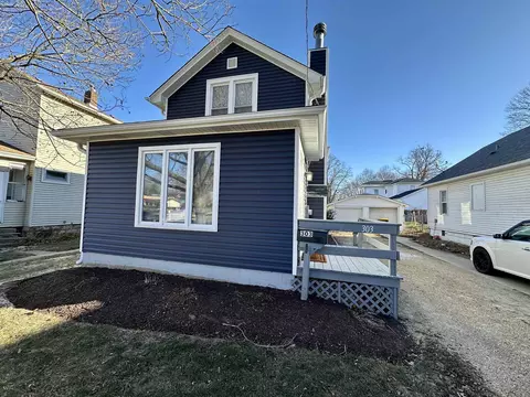 303 S 4th St, Oregon, IL 61061
