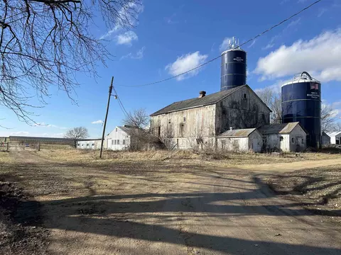 2662 N Route 26 Hwy, Freeport, IL 61032 photo 2