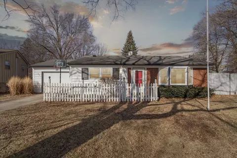 5210 Illini Ct, Rockford, IL 61107