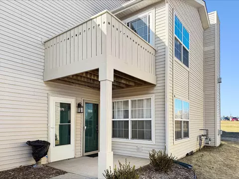 7674 Creek Bnd, Rockford, IL 61114